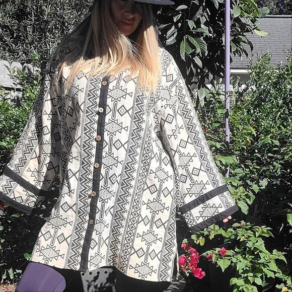 Meetu Magic African style poncho - Picture 2 of 7